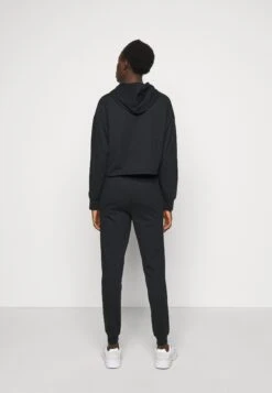 Set - Trainingspak - Black 15 Set - Trainingspak - Black -Even&Odd 46cc5e99ec61437f9c393a33727c91c2