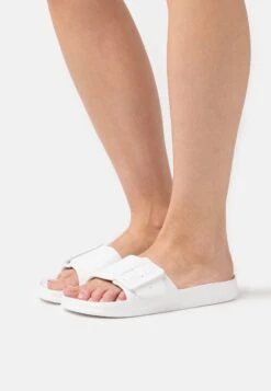 Even&Odd 66 Even&Odd Badslippers - White