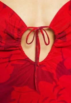 Even&Odd Eo-Ss23-C083-Sj / Strappy All Over Mesh Midi Low V Neck Dress / 302 - Red_917 - Multi-Coloured - Jurk - 302 - Red_917 - Multi-Coloured -Even&Odd 7de2763c0043482092aa3d2eee879c66