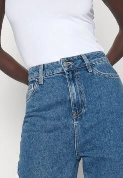 Straight Leg Jeans - Light Blue Denim -Even&Odd f1e943aca7754b3fb6eca5026c0aa1c3